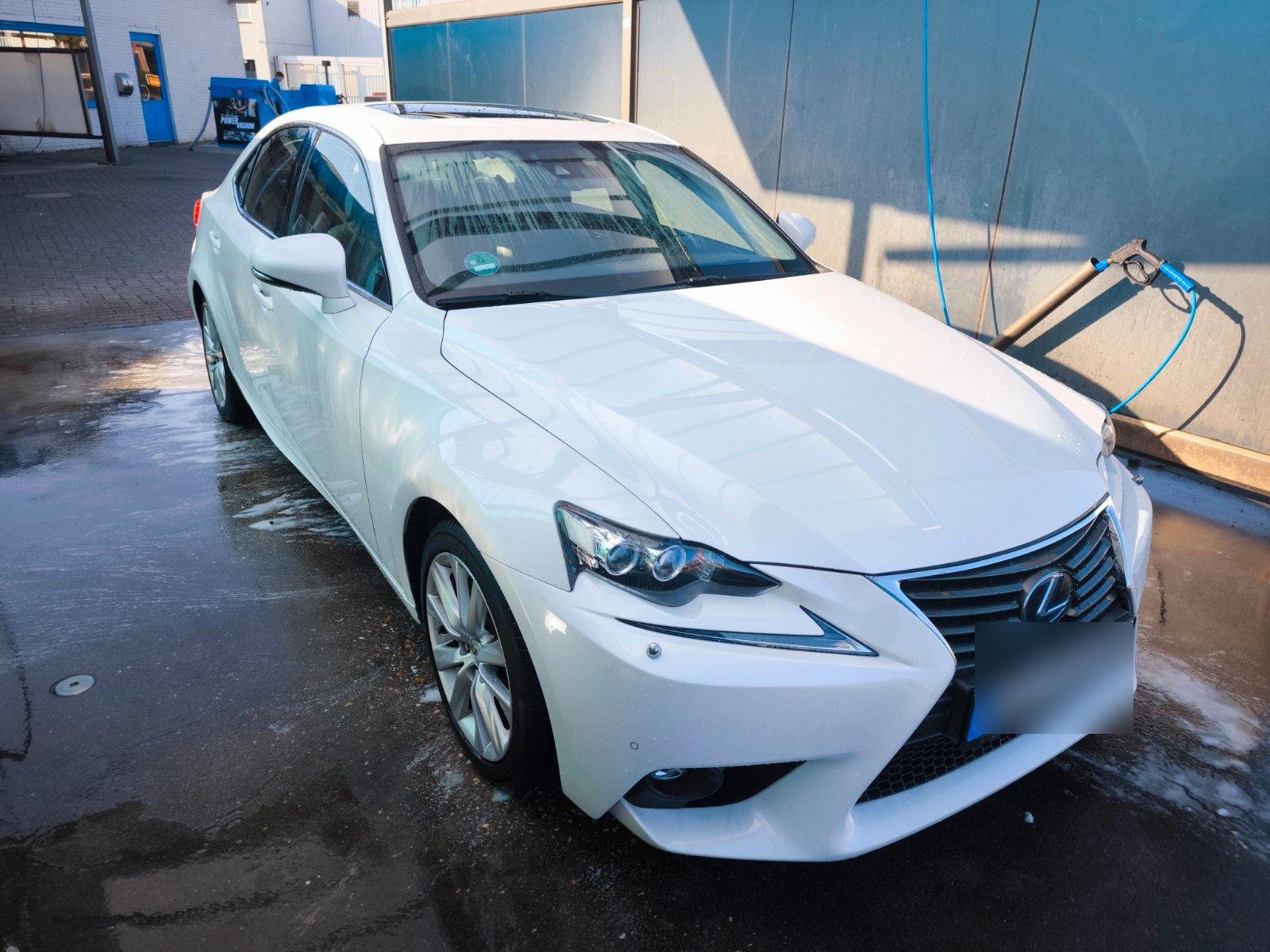 Abbildung des Autos Lexus IS 300 300h Execut…