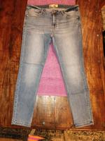 Neuwertige, blaue Jeanshose mit Zierperlen Gr. 44 Nordrhein-Westfalen - Selm Vorschau