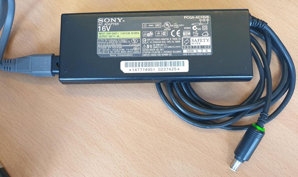 Sony PCGA-AC16V6 Netzteil AC-Adapter in Waldsolms