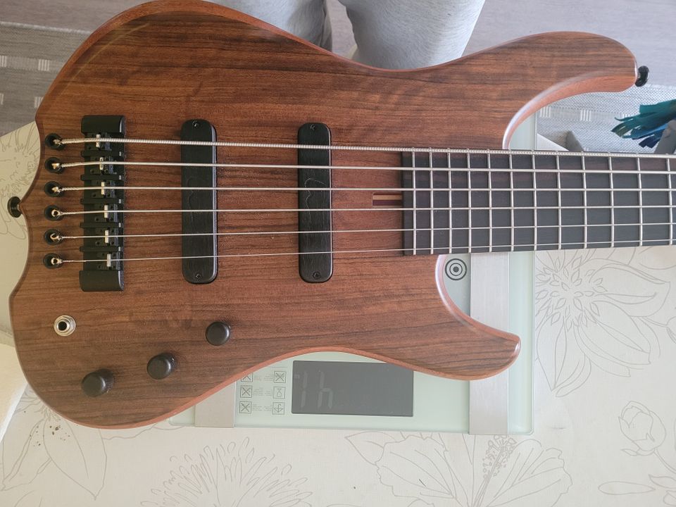 Highend Bass  UNICORN Ozellman 6 Custom in Hamburg