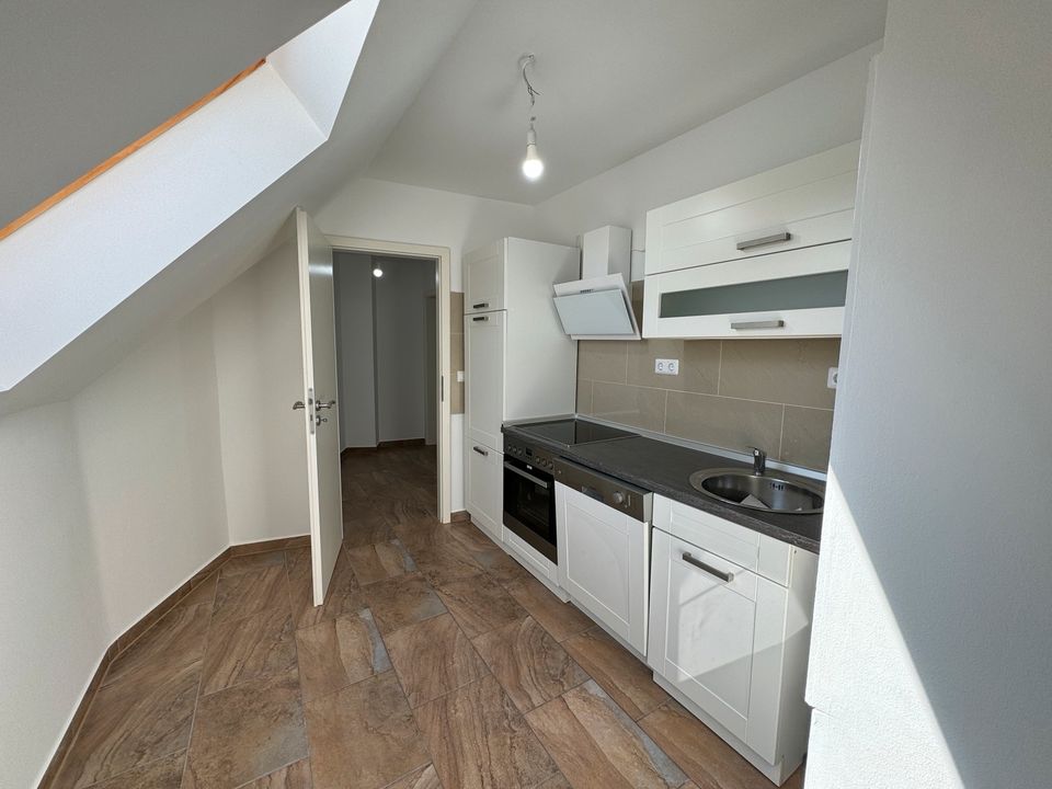 Neu renovierte 3 - Zimmer - Wohnung mit modernen Einbauküche in S in Sarstedt