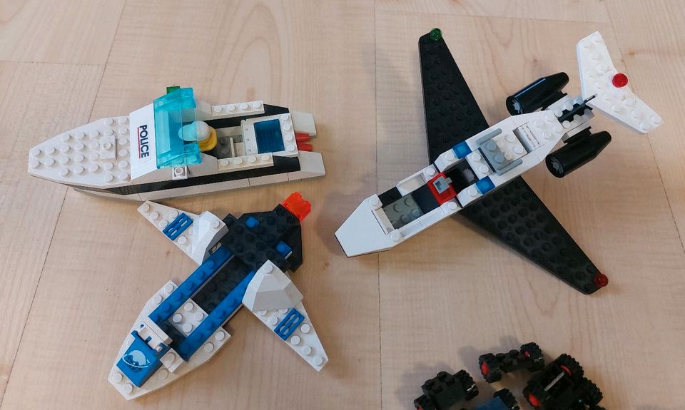Lego Konvolut Räder Flugzeug Polizeiboot in Lebach