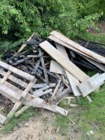 Holz zu verschenken ca. 1,5m3 Berlin - Köpenick Vorschau