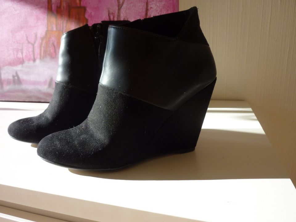 bershka Damen Stiefelette Booties Gr. 38 Schwarz Keilabsatz in Langenenslingen