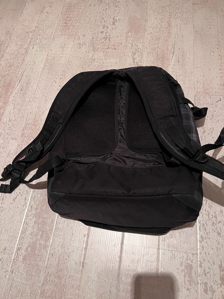 Toller Eastpack Rucksack Schulrucksack Schulranzen schwarz in Köln