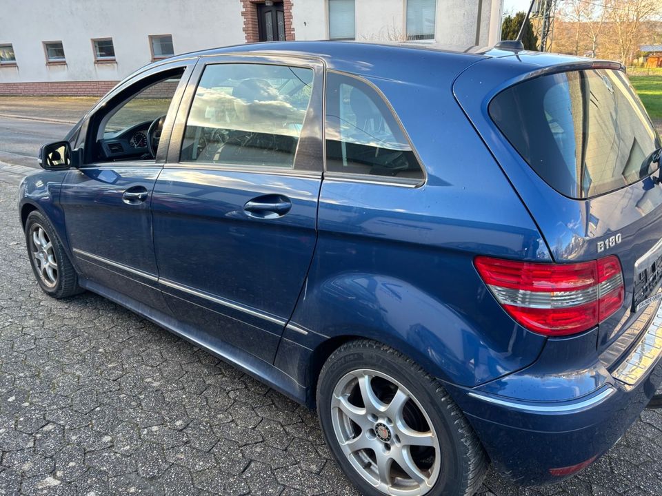 Mercedes-Benz B Klasse 180 CDI*KLIMA*PDC*SCHIEBEDACH*TEILLEDER in Nohfelden