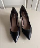 Geox Pumps schwarz Leder Lederfutter Gr. 37,5 4/2 Bayern - Abensberg Vorschau