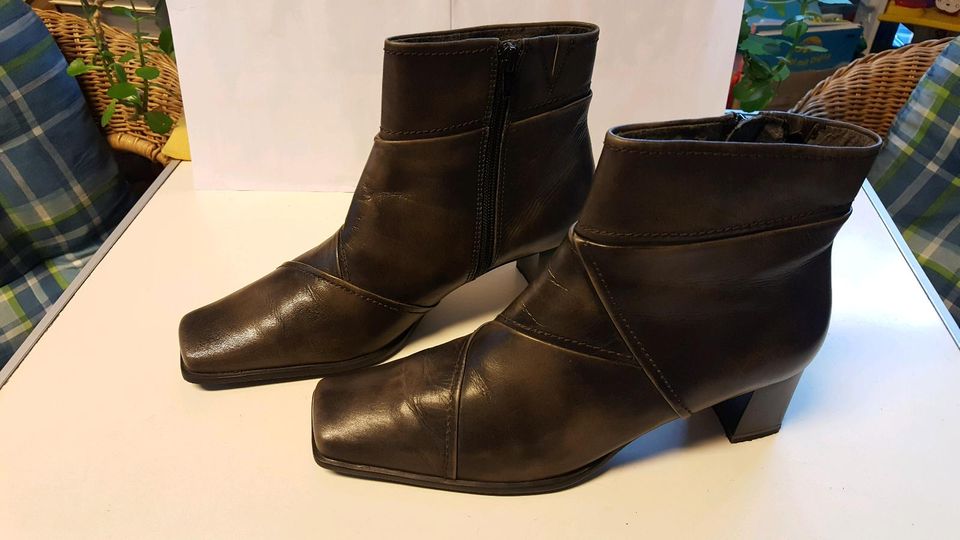 Jana Leder-Stiefeletten grau/oliv Gr. 39 /6 H  echtes Leder in Bergisch Gladbach