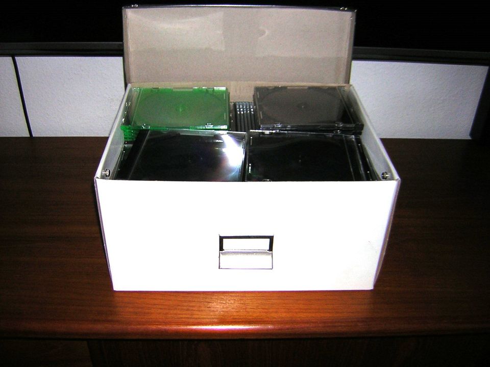 CD-Hüllen, verschiedene - 121 Stück in IKEA Box in Dortmund