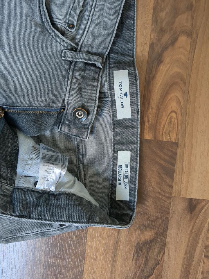 Herren-Jeans, Gr. 30/34 von "Tom Tailor", grau in Nordwalde