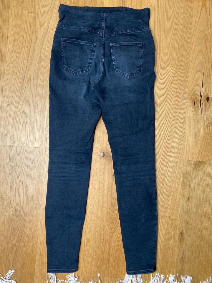 Jeans H&M Mama Gr. 36 dunkelblau Umstand Schwanger in Bremen