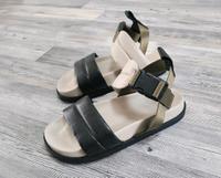 Neuw. Cos Leder Schlappe Sandale Gr. 39 beige schwarz Köln - Ehrenfeld Vorschau