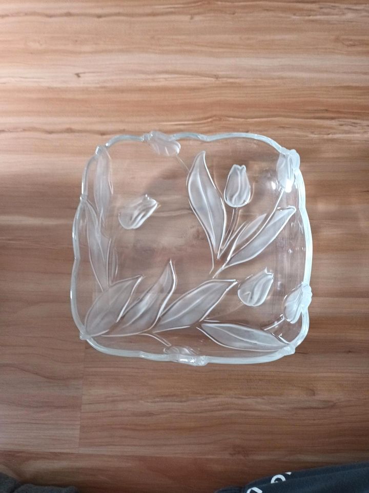 Glasschale mit Tulpenmuster in Bingen
