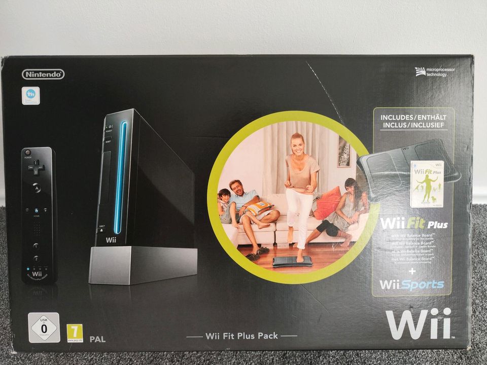 Wii Fit Plus Pack inkl. Zubehör und Spiele in Werneuchen