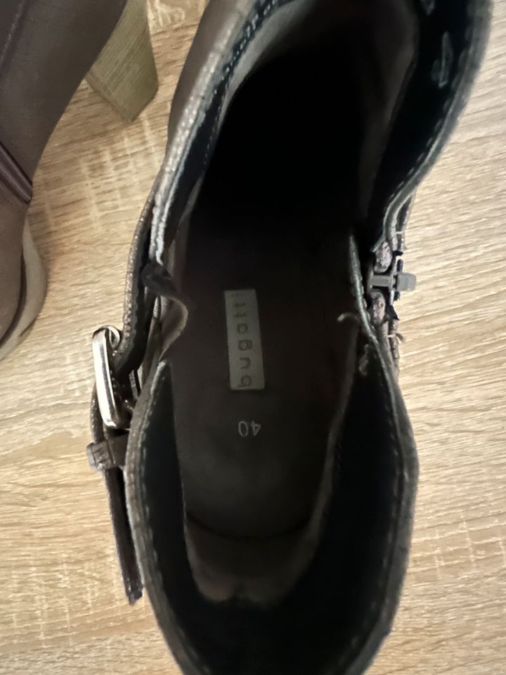 Bugatti High Heels Stiefeletten Gr 40 taupe braun glänzend in Niebüll