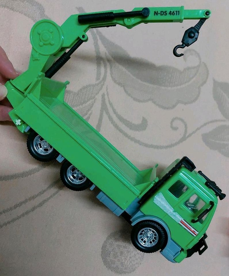 Spielzeugauto Set Polizei, Streufahrzeug, Lastwagenkran in Perach