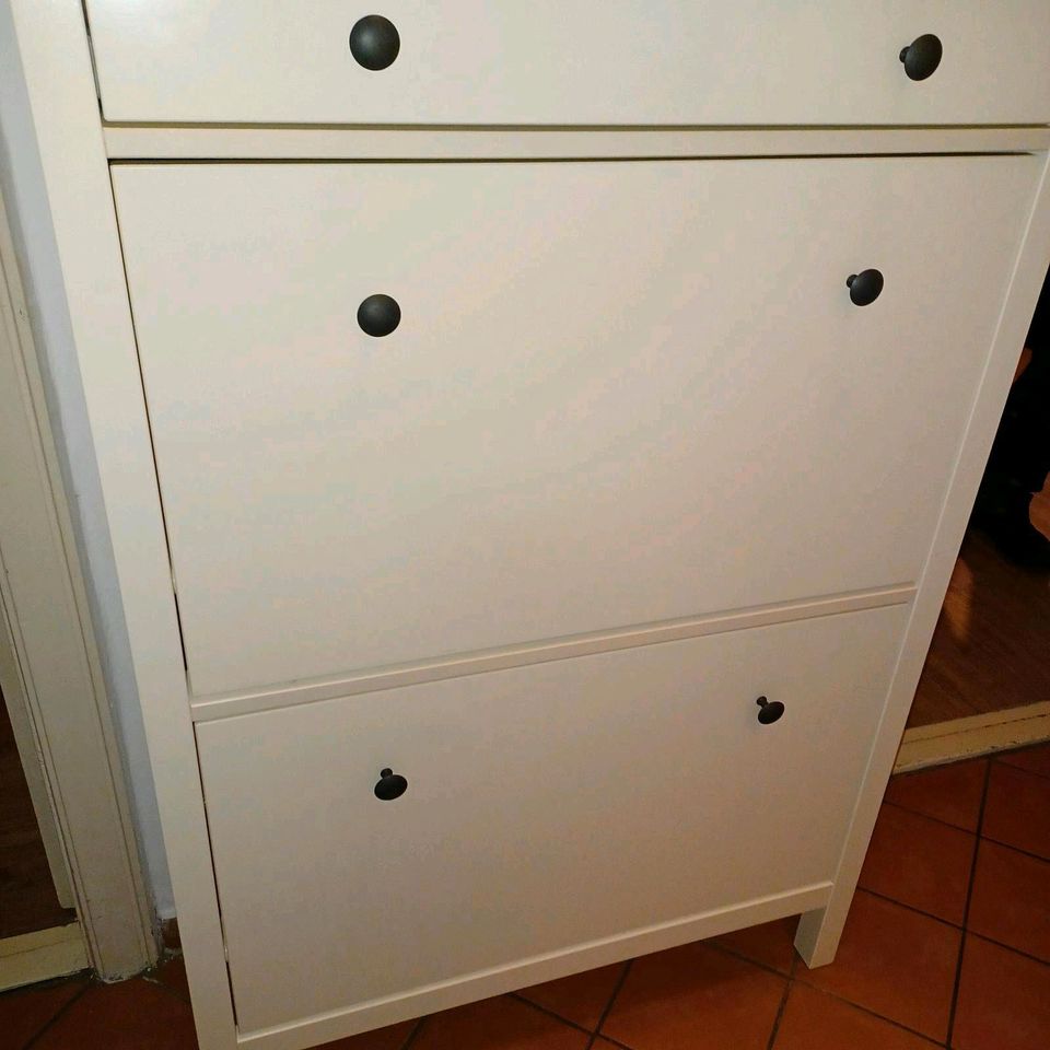 Ikea hemnes Schuhschrank weiß und Garderobe Hutablage in Heide