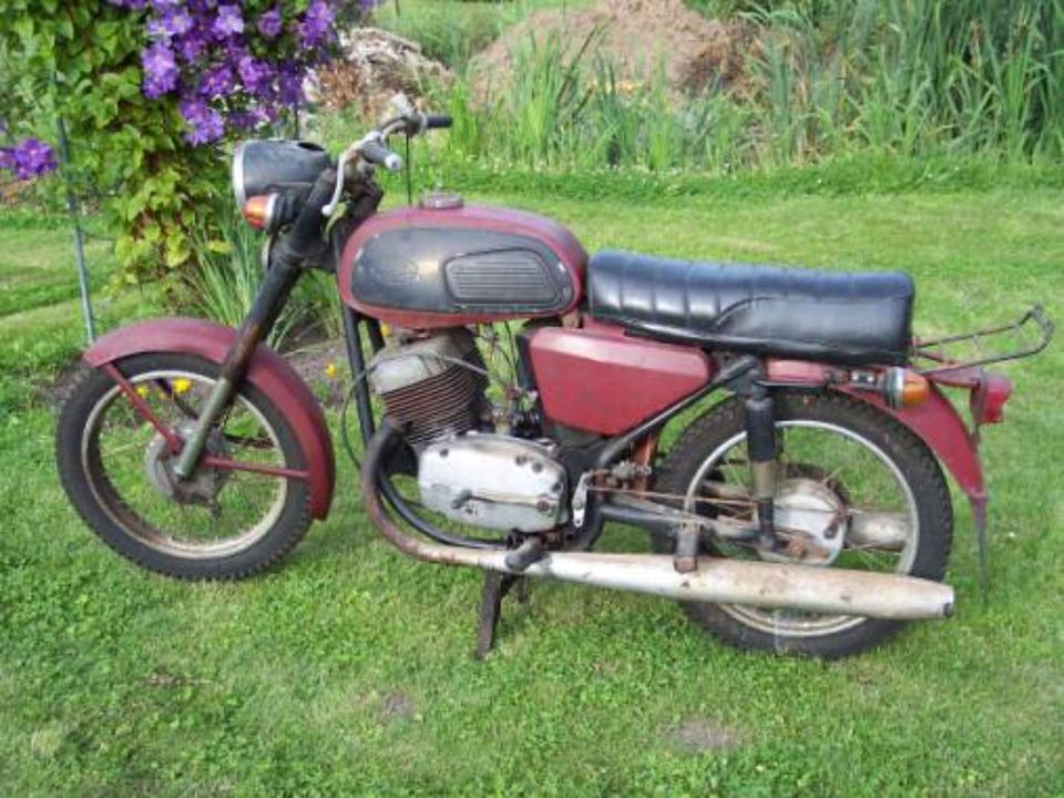 Ich suche ein Motorrad Jawa 350 634 638 639 640 in Grünbach