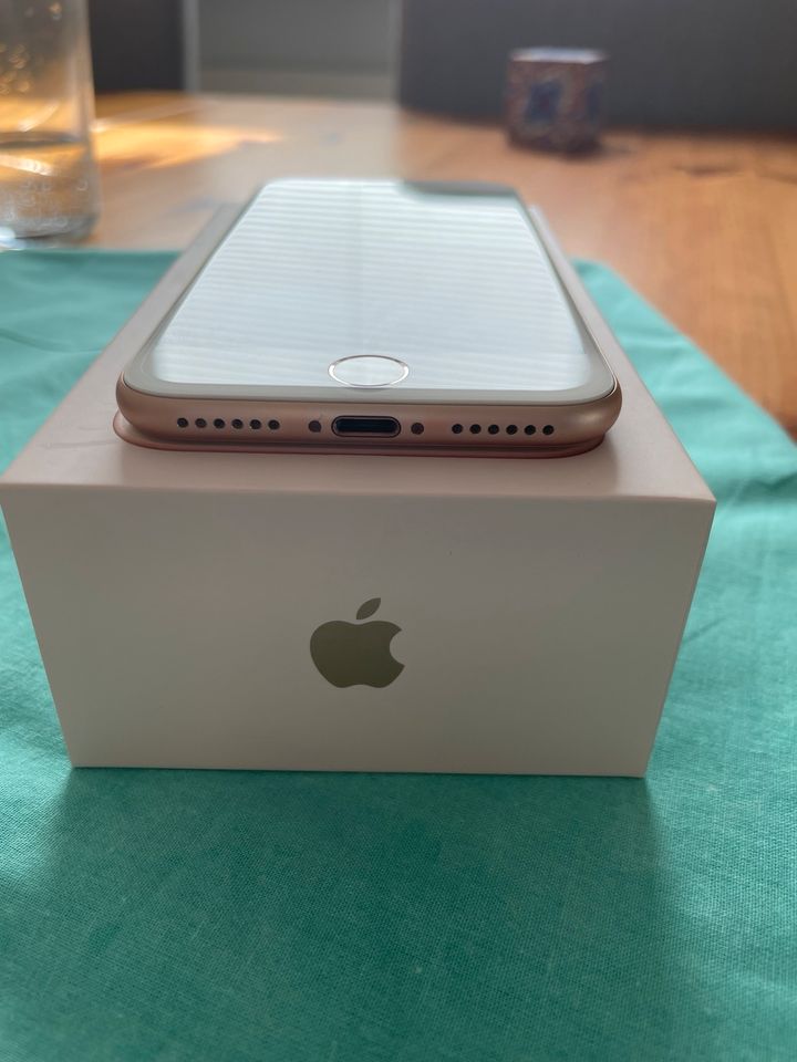 iPhone 8 Gold 64GB in Detmold