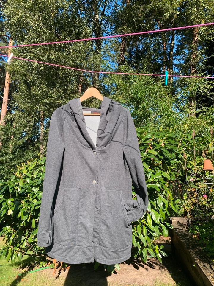 Gr 40 Tchibo Graue Sweatjacke mit oversized Kapuze in Buchholz in der Nordheide