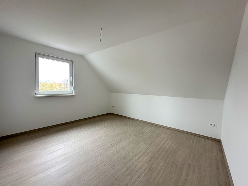 Ab März 2026 frei: Moderne Maisonette-Wohnung mit Balkon, Fußbodenheizung und Garage in Brehna