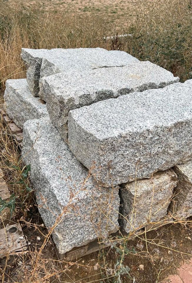 Granit Steine in Unterschneidheim