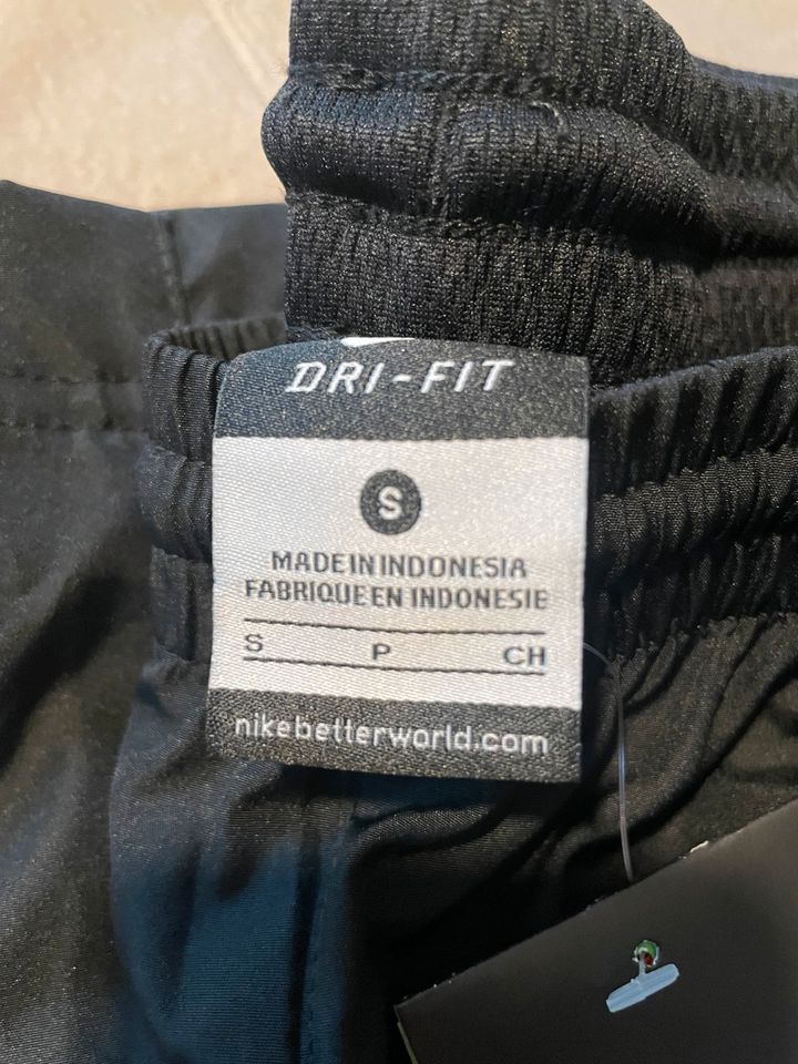 Sporthose Nike Dri-Fit in Bad Karlshafen