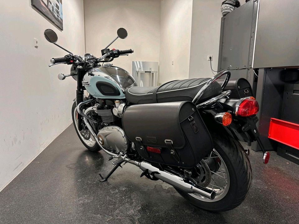 Triumph Bonneville T120 Chrome Edition/ Meridan Blue in Lotte