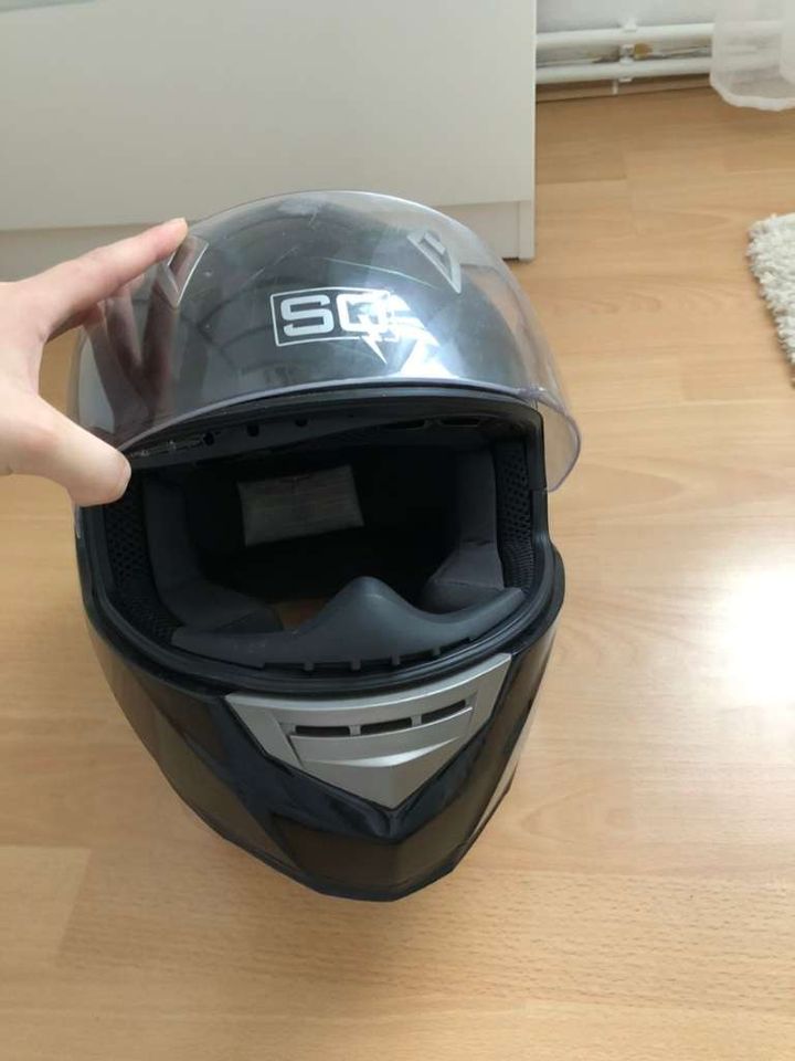 Motorradhelm zu verkaufen in Leipzig