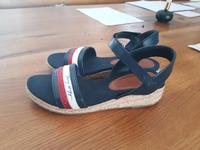 Tommy Hilfiger Sandalen  Gr. 36 Hessen - Karben Vorschau