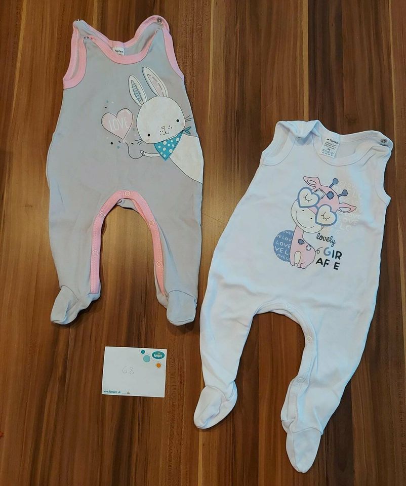 Strampler, Bodys, Hosen, Mützen,  Shirts für Babys, Größe 68 in Niederwerrn