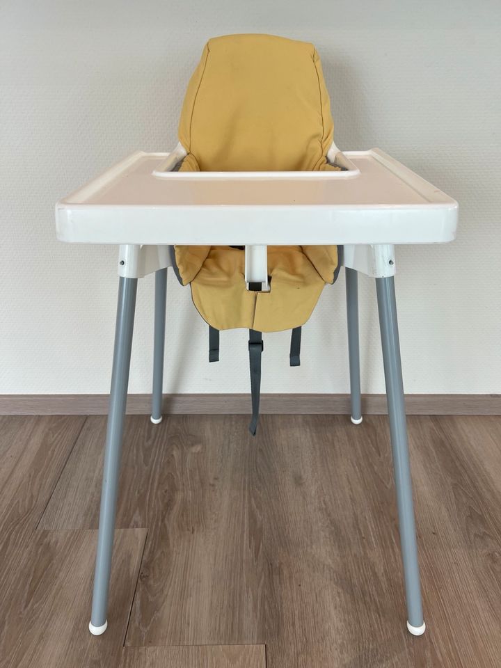 Ikea Hochstuhl mit Tablett Tisch Polster Kissen in Berlin