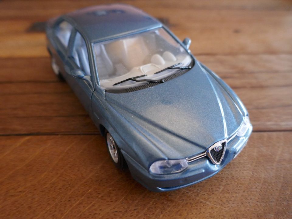 Modellauto burago Alfa Romeo 156 1:24 Made in Italy Modellbau in Offenbach