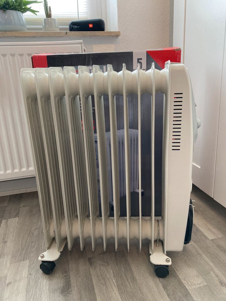 Ölradiator Elektroheizung 11 Rippen 2500W wie neu OVP in Hannover