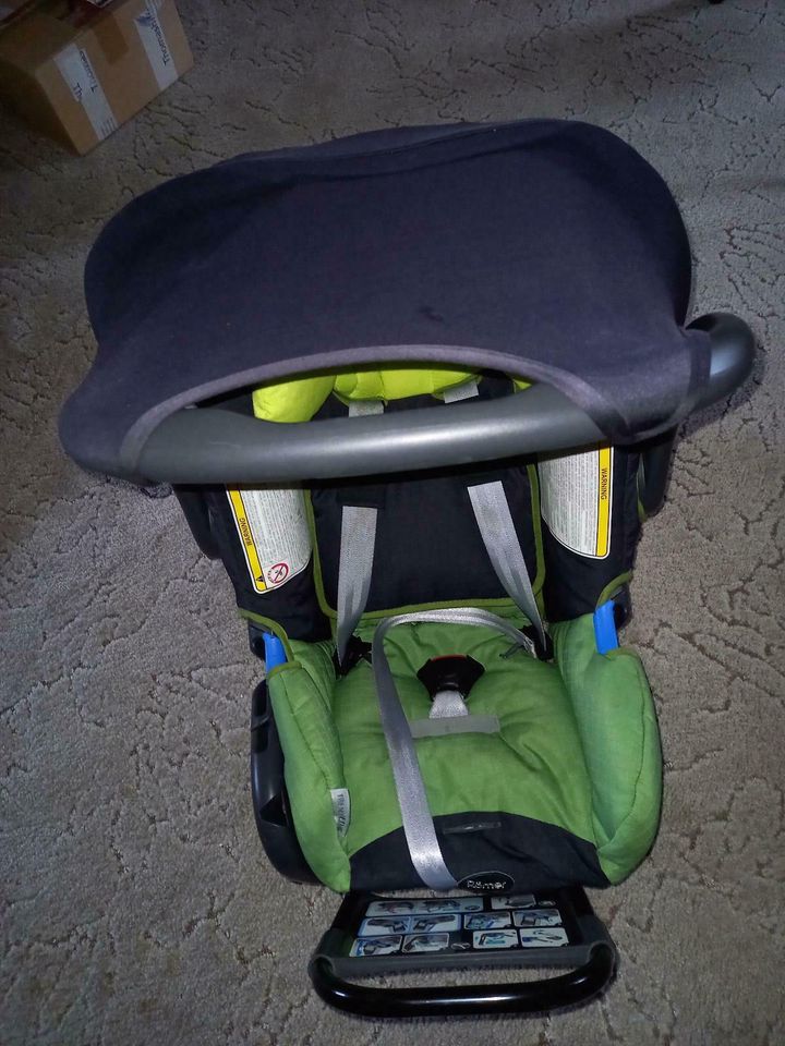 Römer Babyschale mit Baby-Safe isofix in Halle