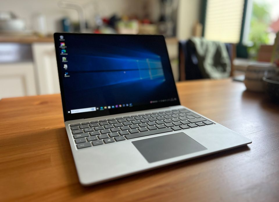 Microsoft Surface Laptop Go - (Intel Core i5, 8GB RAM, 128GB SSD) in Dresden