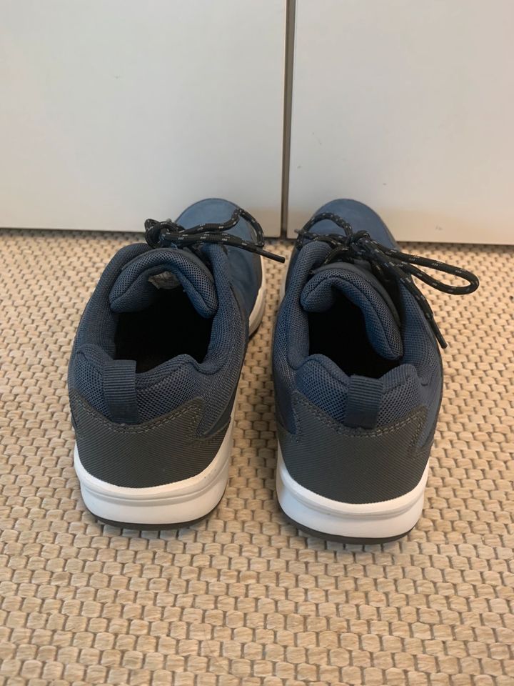 Sneaker/ Turnschuhe/ Wanderschuhe Gr 37 ab 5-16 Euro in Hamburg