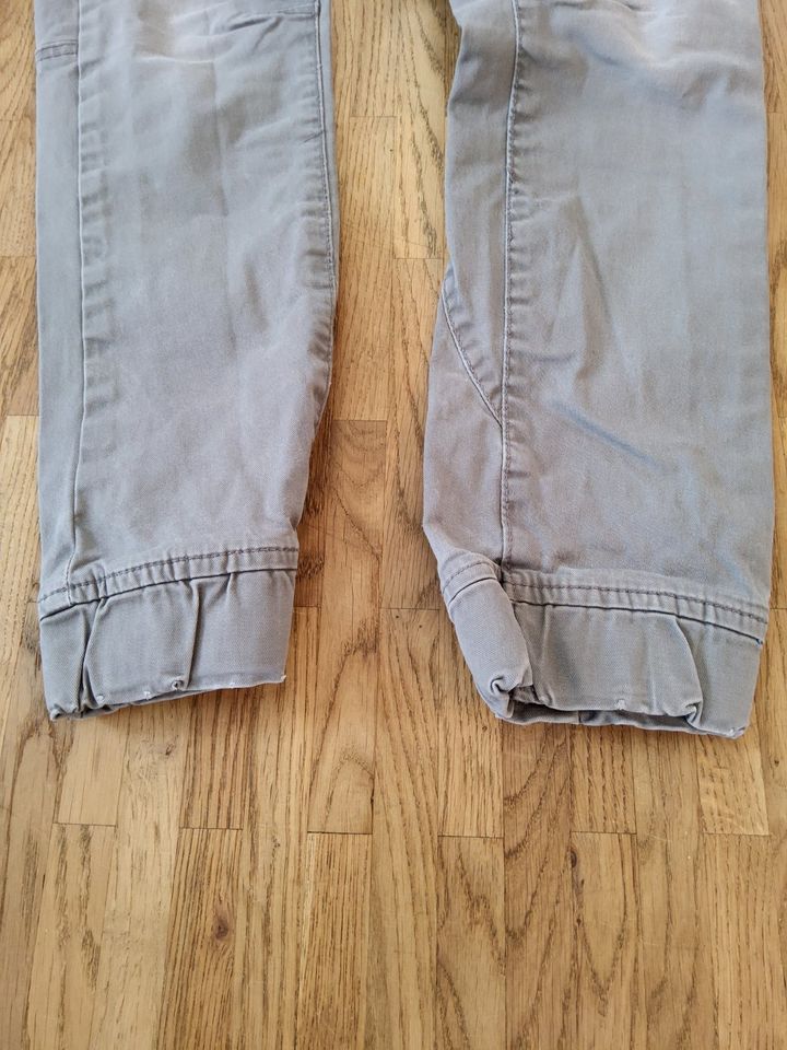 Jungen Hose grau Gr. 140 von Here + There - Chino Stoff in Marbach am Neckar