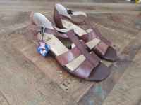 NEU Sandalen braun Leder Caprice, Echtleder, Gr. 39 Kr. München - Unterhaching Vorschau