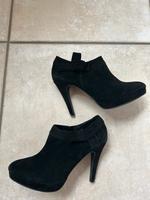 Pumps Manfield Gr. 39 Ankleboots black Edition Wildleder schwarz Nordrhein-Westfalen - Willich Vorschau
