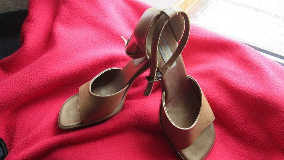 Van der Laan Schuhe High Heels Riemchenschuhe 39 Sandalen Pumps in Willwerscheid