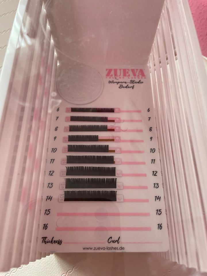 Zueva Lashes Wimpern Extensions viel Zubehör in Neusäß