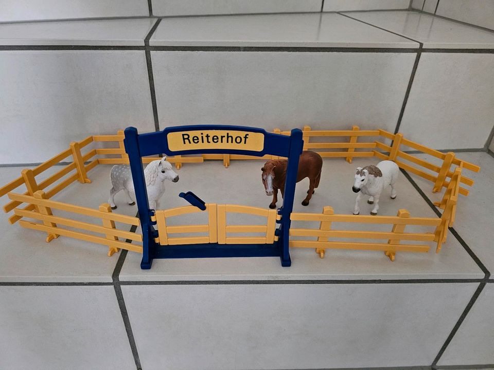 Schleich Reiterhof/Pferdekoppel  Spielzeug  alle Kategorien in Marl