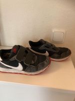 Nike Turnschuhe Größe 34 Niedersachsen - Oldenburg Vorschau