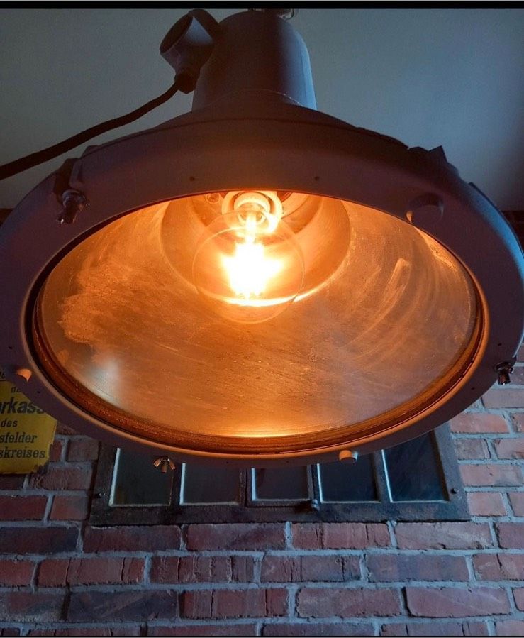 Loft-Lampe Leuchtenbau Staßfurt, gestrahlt, komplett restauriert in Südharz