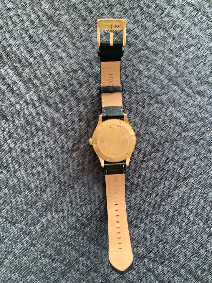 Nixon Sentry Solar Leather Uhr NEUWERTIG 40mm mit Leder Armband in Idstein