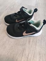 Nike Schuhe Gr. 23,5 Nordrhein-Westfalen - Oberhausen Vorschau