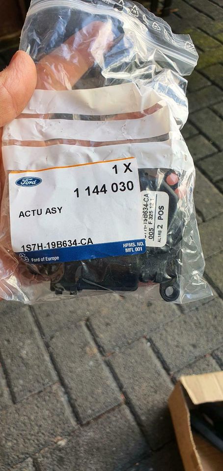 Original Ford Mondeo,C-Max,Galaxy Stellmotor Heizung 1144030 in Siegburg