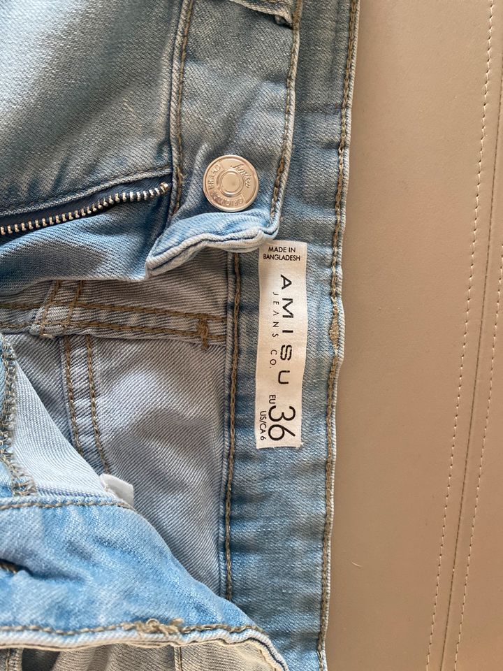 Kurze Jeanshose für Damen in Frankfurt am Main