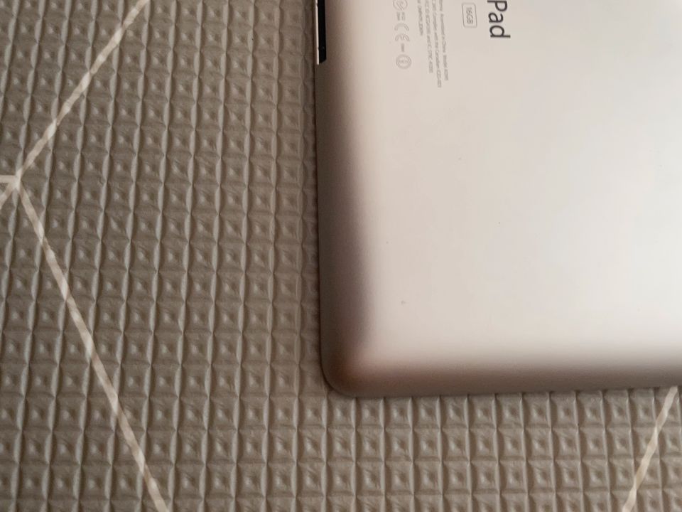 Gepflegtes iPad 2 A1395 16 GB in Gelnhausen